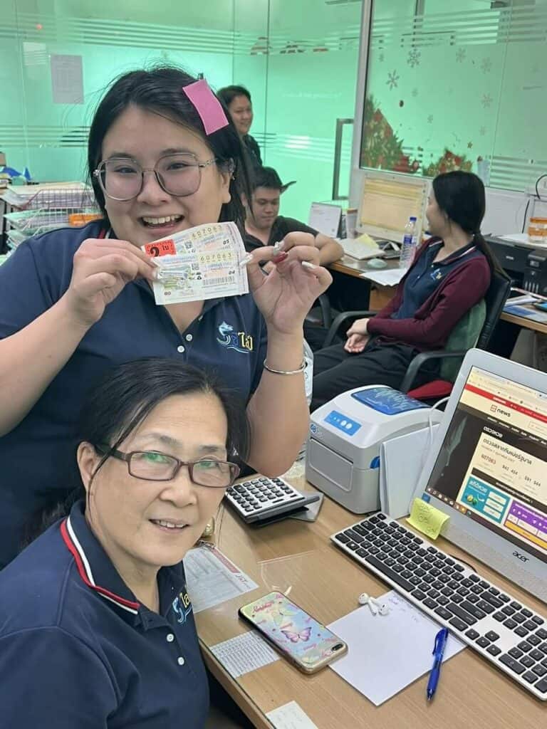เศรษฐีใหม่ สาวดวงเฮงถูกรางวัลที่หนึ่ง 12 ล้าน งวด 1-2-2567